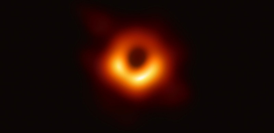 Fotografie Black Hole-Afla ce e nou in IT si Tech la jumatatea lunii Aprilie